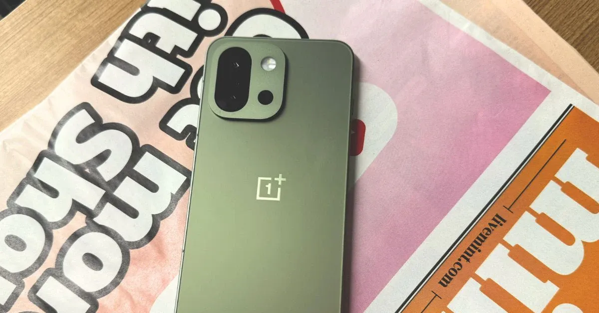 5 Compact Phones That Are Better Than Expensive Flagships